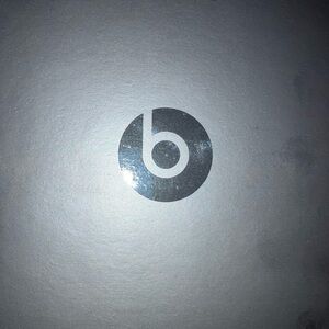 Beats by Dre Silver Logo